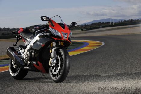 phoca_thumb_l_2010-aprilia-rsv4factoryc