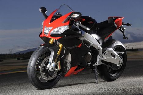 phoca_thumb_l_2010-aprilia-rsv4factoryd