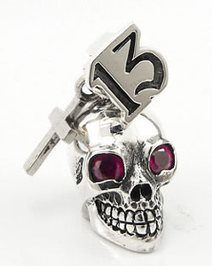 skull-rocker-pendant-5