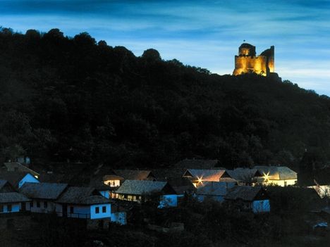hollókői vár és környéke