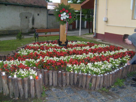 A trianoni müemlékünk.2013 VI.4.