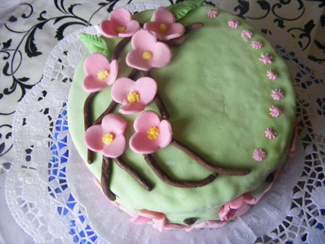 Virágos torta