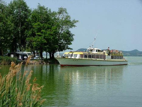 Vizibusszal  a  Balatonon.