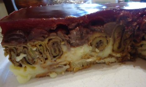 Meggyes csodapalacsinta torta belülről
