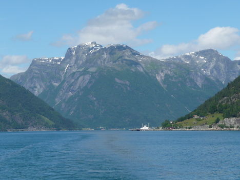 kompal átkeltünk a fjordön