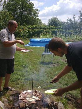 Sanyi és Csabi pikniken 2010