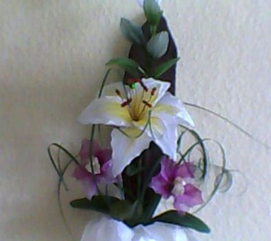 liliom bordó orchideákkal