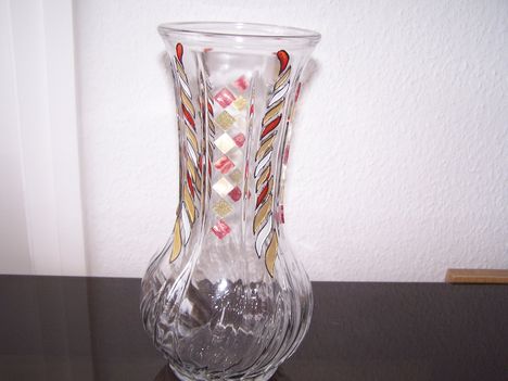 váza díszítve