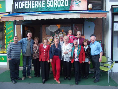 20104.okt.19 Újpesti "Hófehérke " művész-söröző