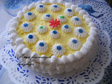 Tejszínhabos vanília  krémes torta