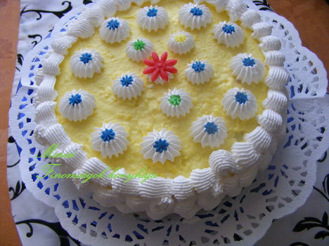  Tejszínhabos Vanília krémes torta