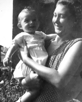 Anyával - 1952