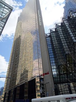 Toronyházak tükröződése, Torontó, 2015. április 24.-én