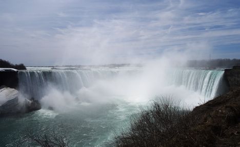 A Niagara vízesés (Niagara Falls) 2015. április 19.-én 13