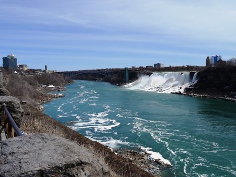 A Niagara vízesés (Niagara Falls) 2015. április 19.-én 15