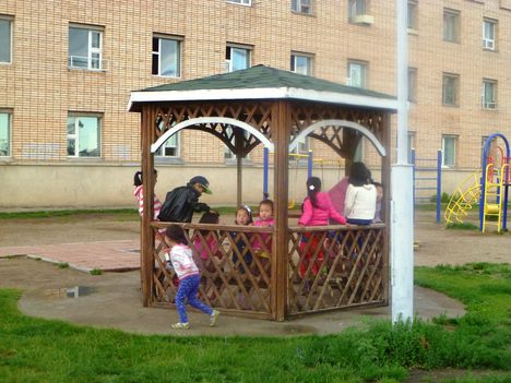 Játszótér Baganuurban, Mongólia, 2015. június 19.-én