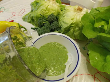 Zöldmártás-zöld vitaminbomba otthon, az egészség megőrzésére.