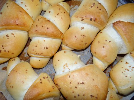 Vajas-Aludttejes Kifli-Stangli Sós-Fokhagymás-Tejes Kenettel