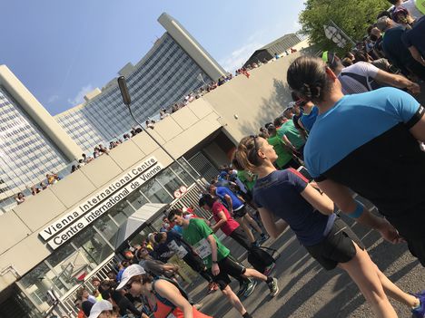 35.Vienna City Marathon / 22.04.2018.( "message:" we love Wien)