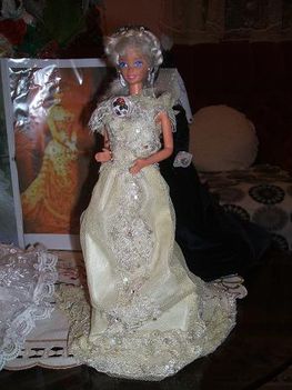 Sissi, Erzsébet Királyné, 2, arany estelyi ruha, baba,