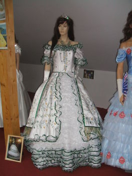 Sissi, Erzsébet Királyné, 4, lánybúcsús ruhája, ruhájának másolata,