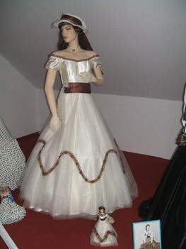 Sissi, Erzsébet Királyné, 9, ekrü, tüllös, Madeirán, viselt, ruha, ruhájának másolata,