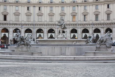 Piazza della  Republica tér szökőkút