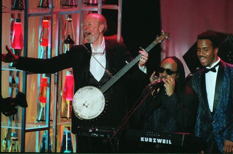 PETE ÉS A DICSŐSÉG CSARNOKA FOTÓ