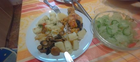 Glm.ebéd: sütőben sült rántott csirke, petr. burgonyával, gombával.