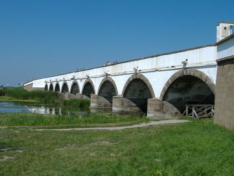 Kisvejke.. Hortobágy  híd 2011/ Debreceni zoltán író
