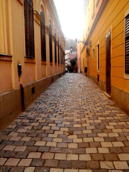 várban