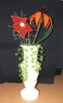 váza 2 virággal