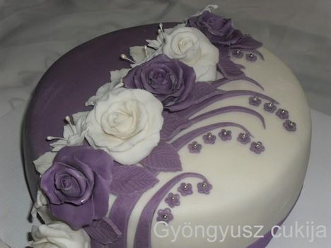 halvány lila elegáns torta 3