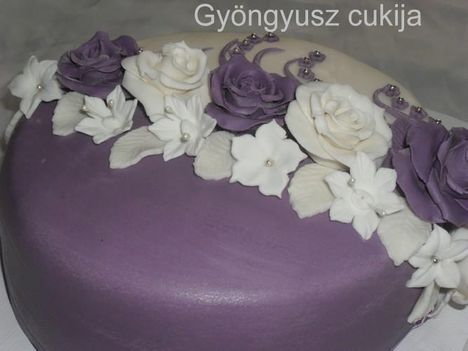 halvány lila elegáns torta 4