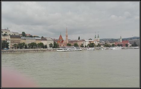 334. Magyarország - Budapest, Buda látkép részlete a sétahajókról