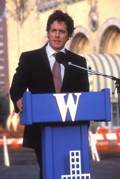 Hugh Grant 9 8842686_galHugh Grant