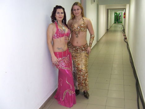 Shamila és Nese a Busófesztiválon