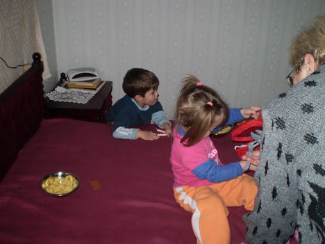 Blanka és Loránt a mamánál 2009.03.03. 163