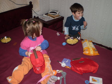 Blanka és Loránt a mamánál 2009.03.03. 167