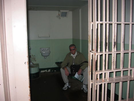 Az Alcatraz cellájában