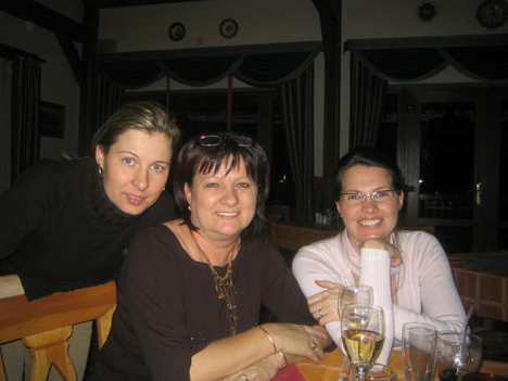 Anya és a két lánya, Kriszti Edina