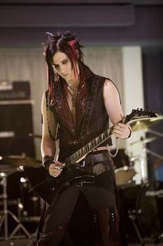 Shin 2 yu és a gitárja