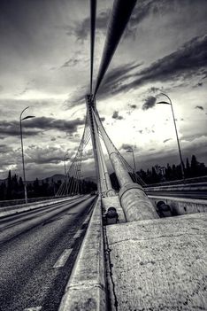 Híd és égbolt