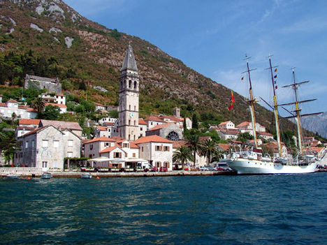 Perast a kotori öbölben