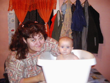Anya és Dominik 8 hónaposan