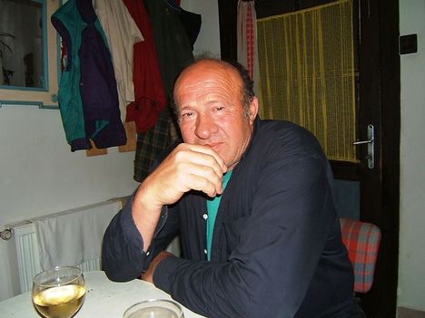 én