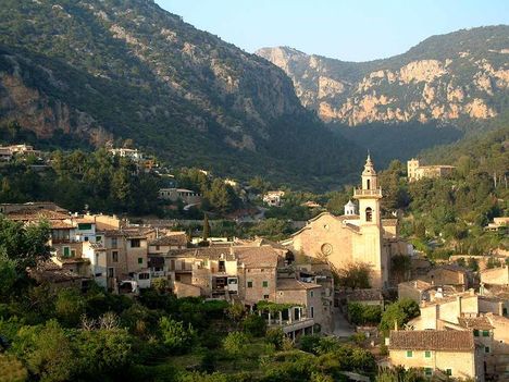 798px-Valldemossa_2003