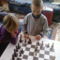 Máté és Milike sakkozik