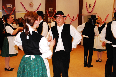 Pilisvörösvári táncok 16