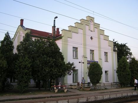 kétegyházi vasútállomás